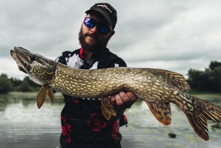 Team sakura croatia avec un brochet au L16 Shad