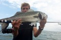 Nicolas Huguet guide de peche aux sables d'olonne et un bar pris sur la nouvelle Golden BAY