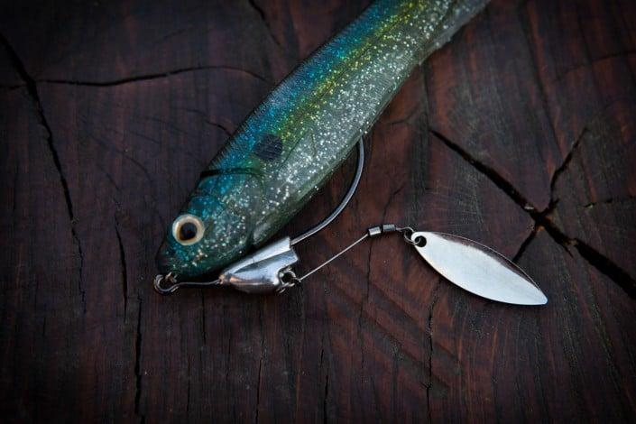 L16 Shad 120 monté avec Owner super flashy swimmer hook