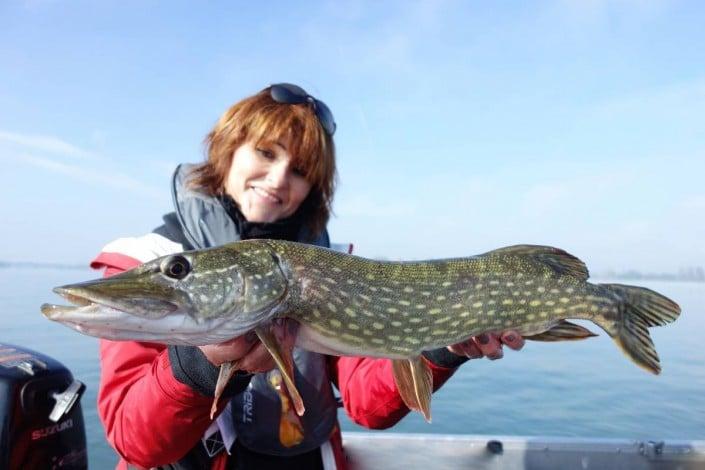 Lenka et un joli brochet