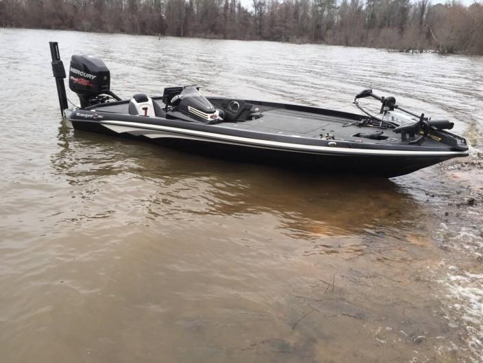 ranger boat in muddy and cold water team sakura jean christophe david