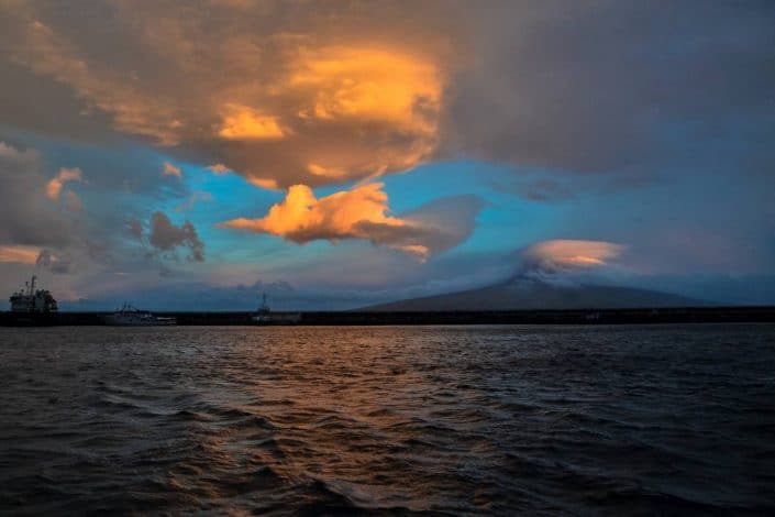 coucher de soleil sur Monte do Pico sur l'île de Pico