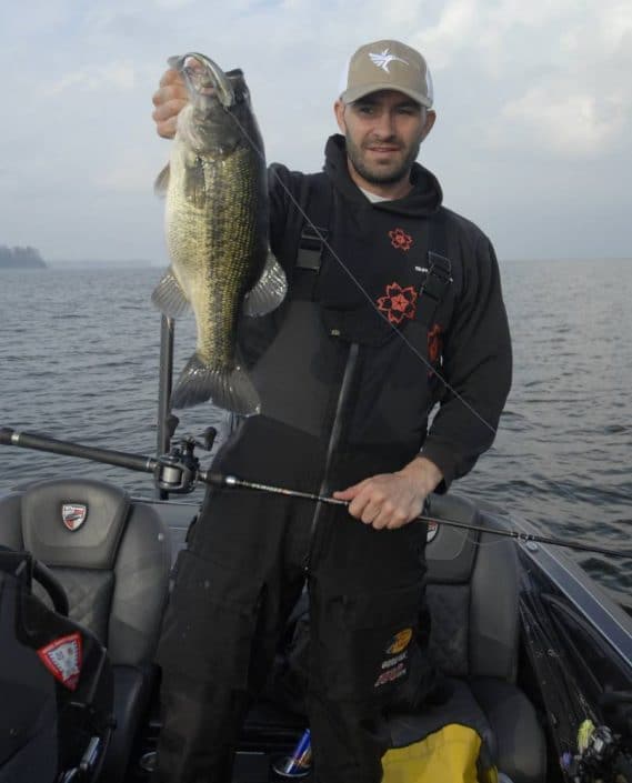 joli bass pris au sakura L 16 shad sur toledo bend par jean christophe david