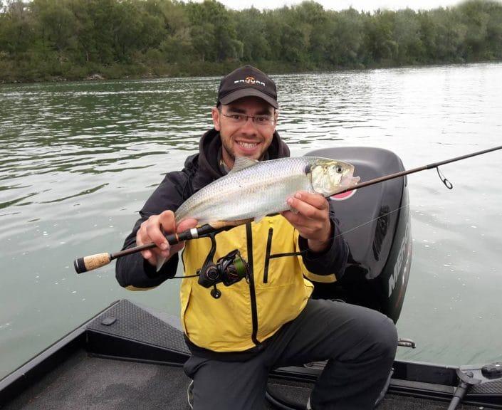 Tristan Poulain peche les aloses avec les casting jig lisa loca SAKURA Tristan Poulain peche les aloses avec les casting jig lisa loca SAKURA