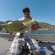 gros-black-bass-pris-au-wacky-worm_5-min