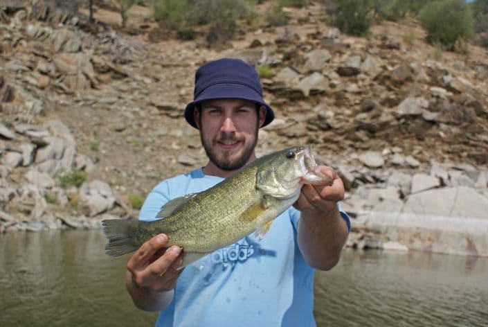 Alex avec un bass d alcantara